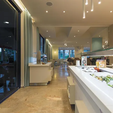 Albatros 3* Moraítika