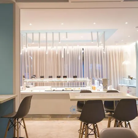 Albatros Hotell 3*