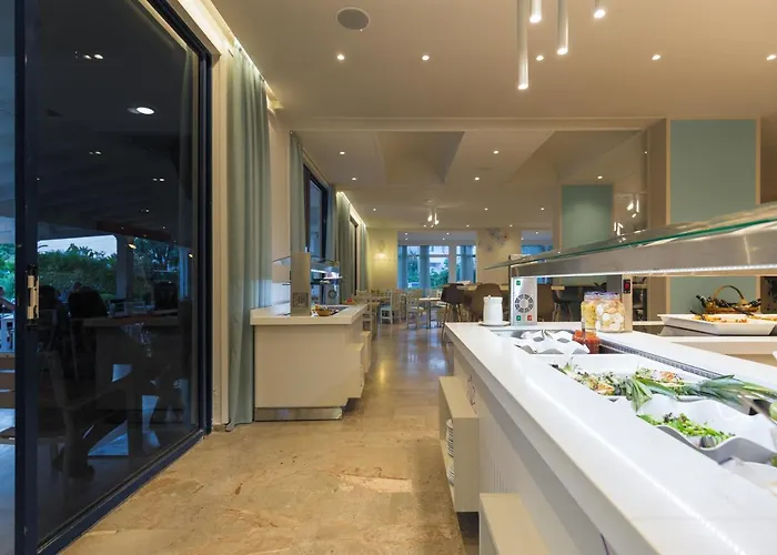 Albatros 3* Moraḯtika